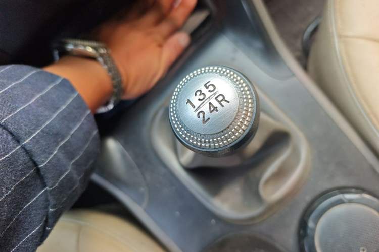 Used Hyundai ix35 2010 2.0L Manual Two-Wheel Drive New Edition GL Gear Lever