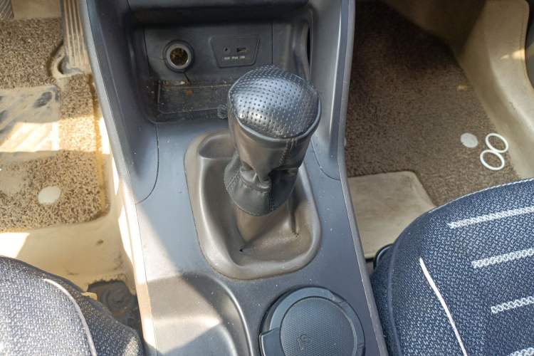 Used Hyundai ix35 2010 2.0L Manual Two-Wheel Drive New Edition GL Gear Lever