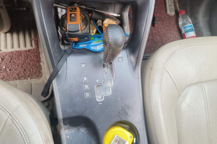 Used Hyundai ix35 2010 2.0L Automatic 4x4 Premium GLS Trim Gear Lever