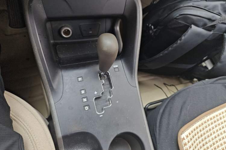 Used Hyundai ix35 2010 2.0L Automatic Two-Wheel Drive New Edition GL Gear Lever