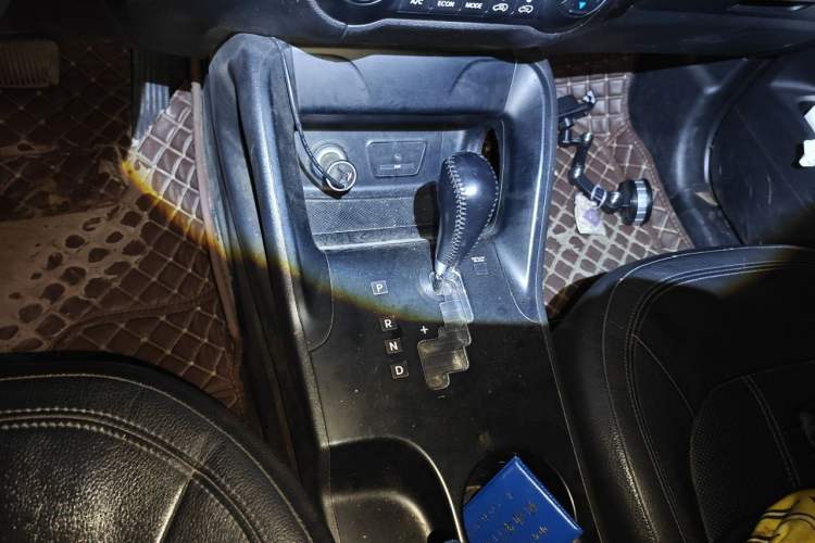 Used Hyundai ix35 2010 2.0L Automatic Two-Wheel Drive Elite Edition GLS Gear Lever