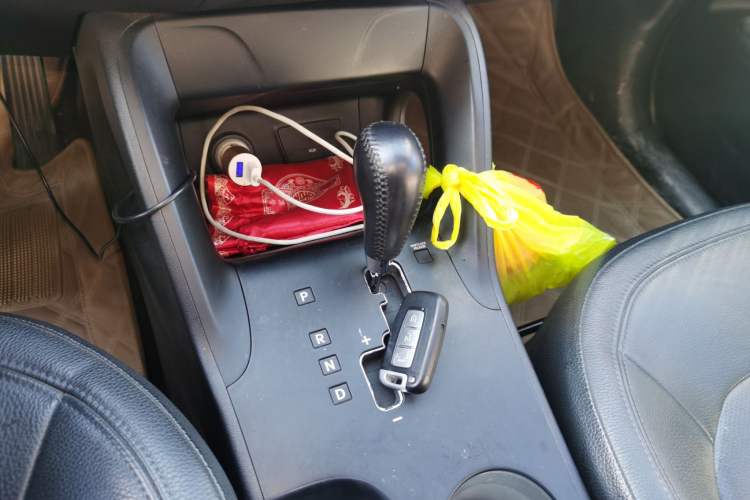 Used Hyundai ix35 2010 2.0L Automatic Two-Wheel Drive Elite Edition GLS Gear Lever