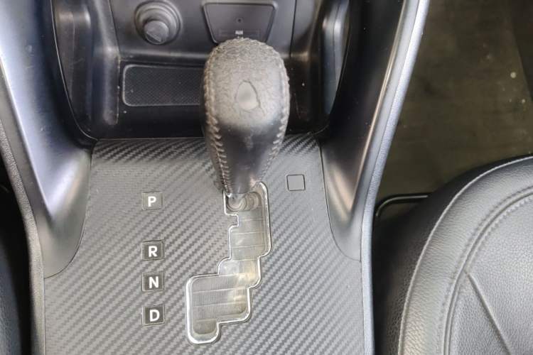 Used Hyundai ix35 2010 2.0L Automatic 4x4 Premium GLS Trim Gear Lever