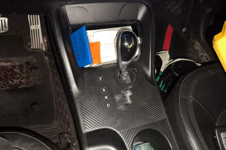 Used Hyundai ix35 2010 2.0L Automatic 4x4 Premium GLS Trim Gear Lever