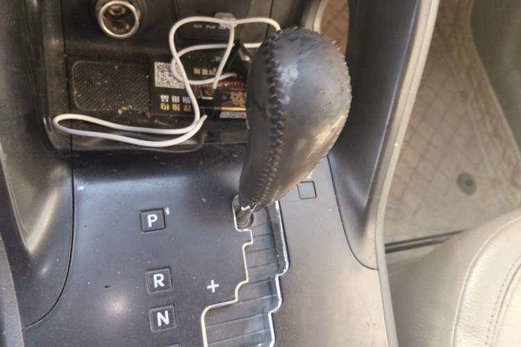 Used Hyundai ix35 2010 2.4L Automatic 4x4 GLS Navigation Edition Gear Lever