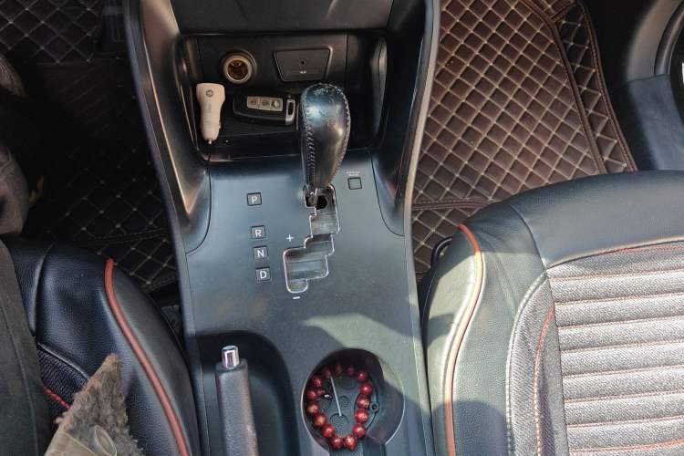 Used Hyundai ix35 2010 2.0L Automatic Two-Wheel Drive Elite Edition GLS Gear Lever