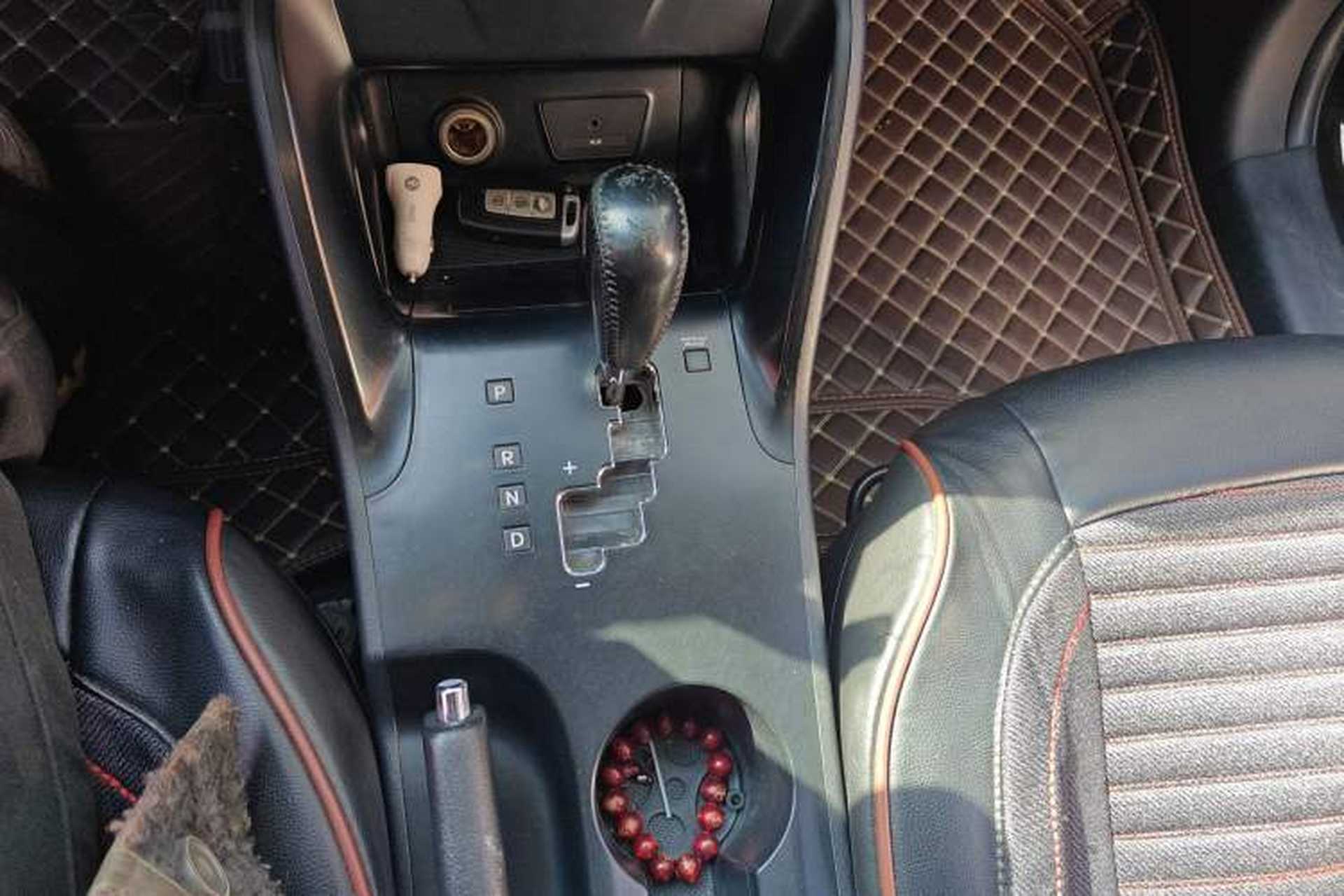 Used Hyundai ix35 2010 2.0L Automatic Two-Wheel Drive Elite Edition GLS Gear Lever