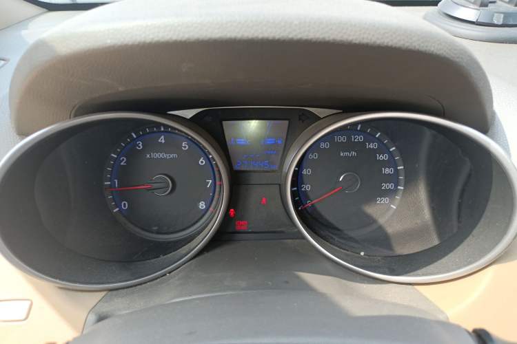 Used Hyundai ix35 2010 2.0L Manual Two-Wheel Drive New Edition GL Instrument Cluster
