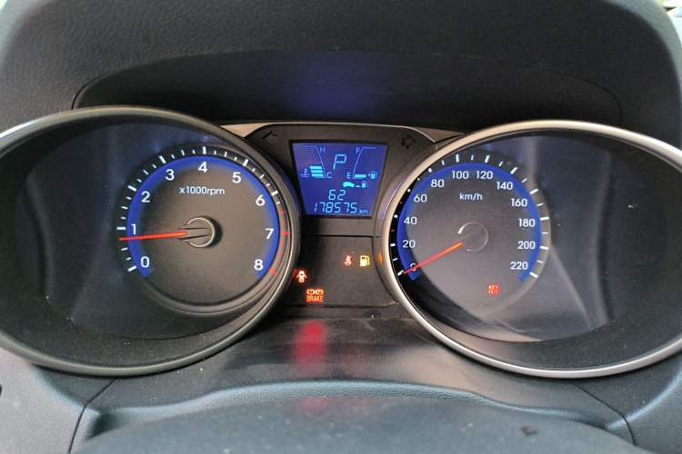 Used Hyundai ix35 2010 2.0L Automatic Two-Wheel Drive Elite Edition GLS Instrument Cluster