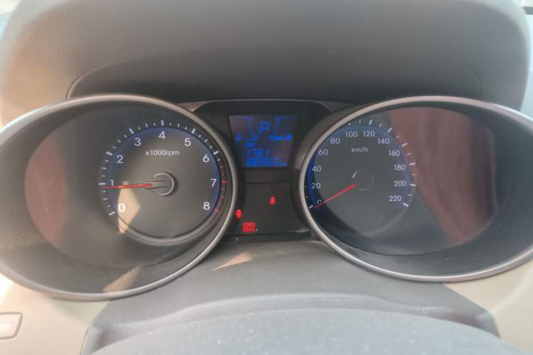 Used Hyundai ix35 2010 2.0L Automatic 4x4 Premium GLS Trim Instrument Cluster