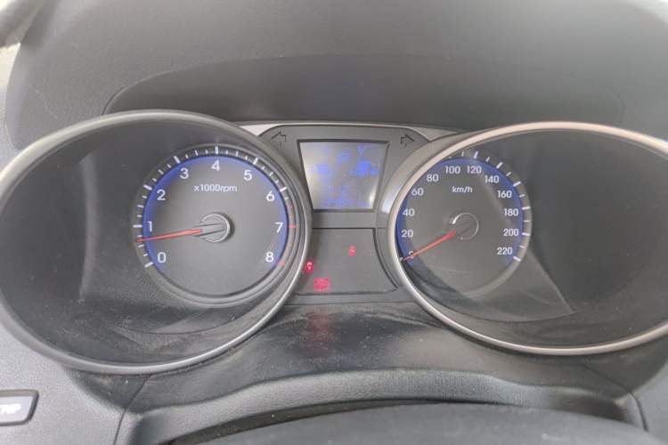 Used Hyundai ix35 2010 2.0L Automatic 4x4 Premium GLS Trim Instrument Cluster
