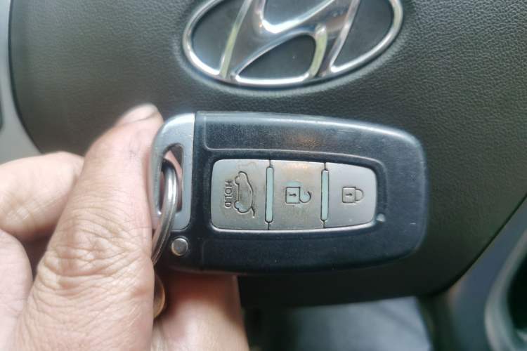 Used Hyundai ix35 2010 2.0L Automatic Two-Wheel Drive Elite Edition GLS Interior 1