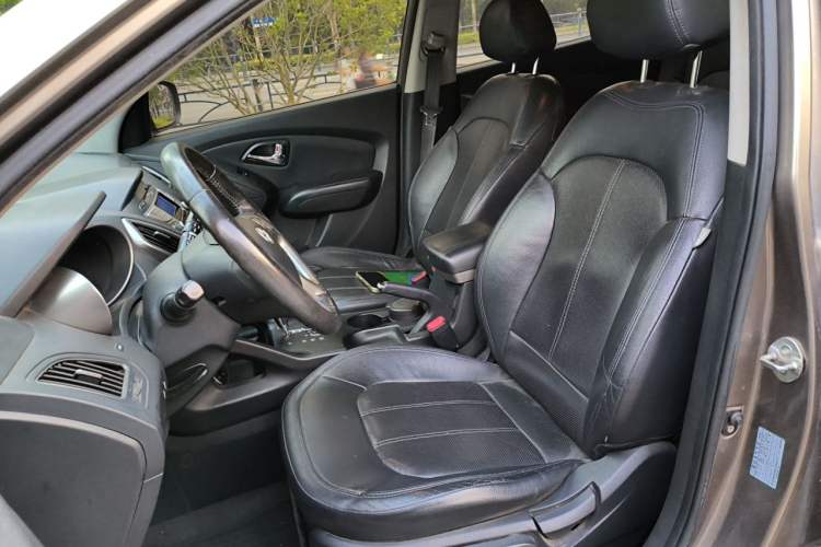Used Hyundai ix35 2010 2.0L Automatic Two-Wheel Drive Elite Edition GLS Left Front Seat