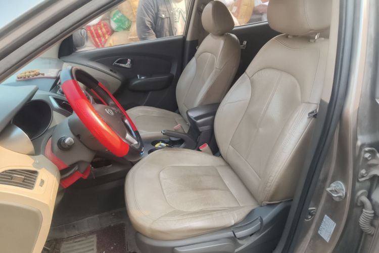 Used Hyundai ix35 2010 2.0L Automatic 4x4 Premium GLS Trim Left Front Seat