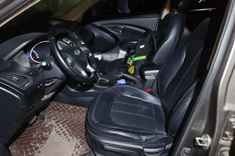 Used Hyundai ix35 2010 2.0L Automatic Two-Wheel Drive Elite Edition GLS Left Front Seat
