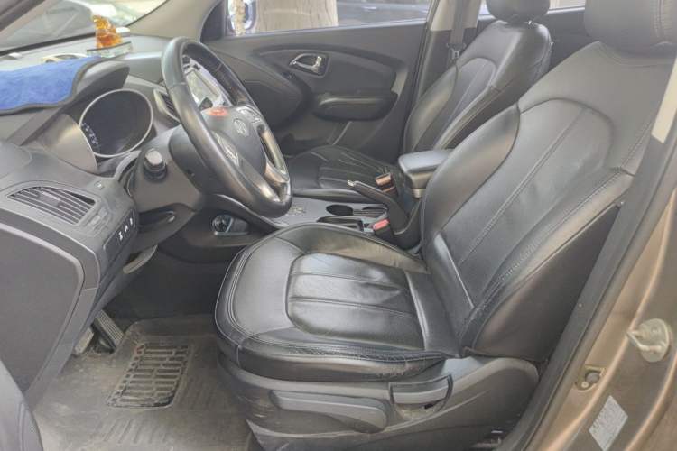 Used Hyundai ix35 2010 2.0L Automatic 4x4 Premium GLS Trim Left Front Seat