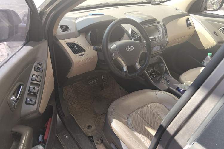 Used Hyundai ix35 2010 2.4L Automatic 4x4 GLS Navigation Edition Left Front Seat