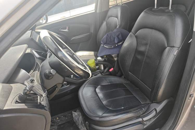 Used Hyundai ix35 2010 2.0L Automatic Two-Wheel Drive Elite Edition GLS Left Front Seat