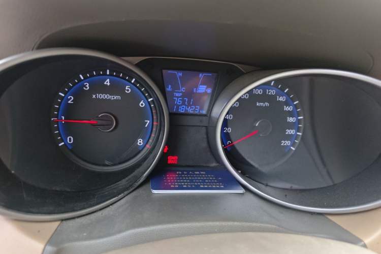 Used Hyundai ix35 2010 2.0L Manual Two-Wheel Drive New Edition GL Odometer Close Up