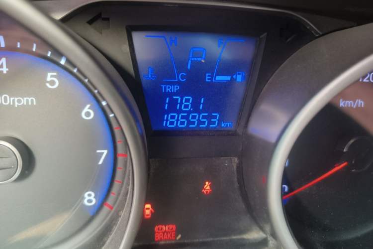 Used Hyundai ix35 2010 2.0L Automatic 4x4 Premium GLS Trim Odometer Close Up