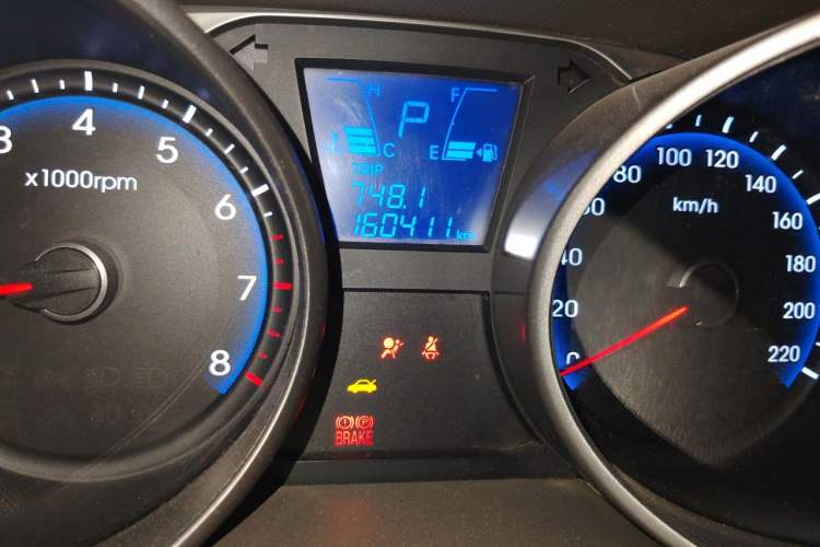 Used Hyundai ix35 2010 2.0L Automatic Two-Wheel Drive New Edition GL Odometer Close Up