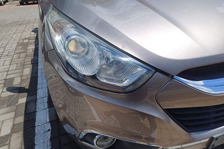 Used Hyundai ix35 2010 2.0L Automatic Two-Wheel Drive Elite Edition GLS Right Front Headlight