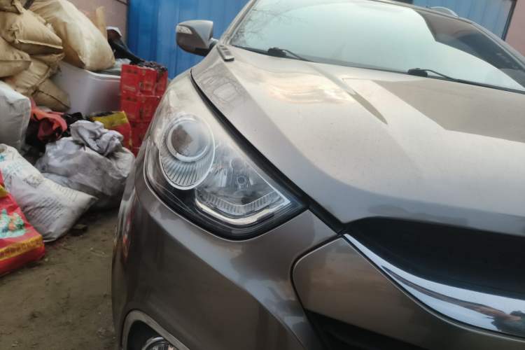 Used Hyundai ix35 2010 2.0L Automatic 4x4 Premium GLS Trim Right Front Headlight