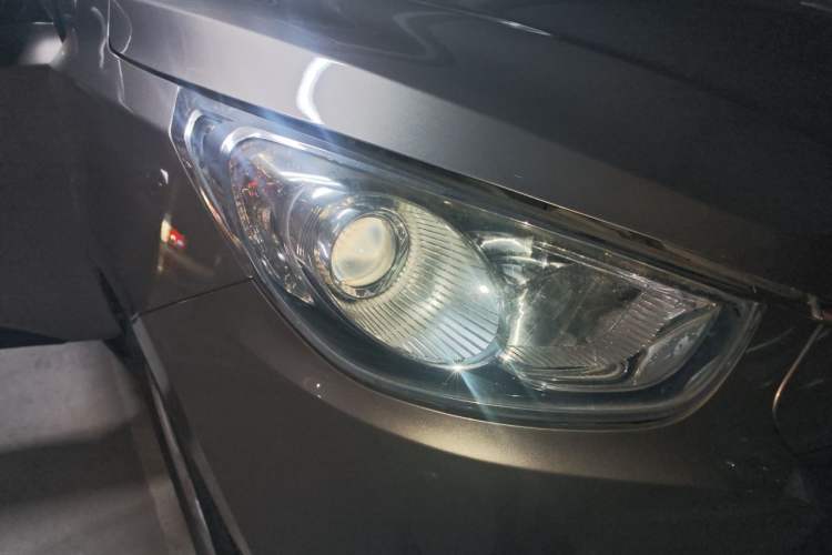 Used Hyundai ix35 2010 2.0L Automatic Two-Wheel Drive Elite Edition GLS Right Front Headlight