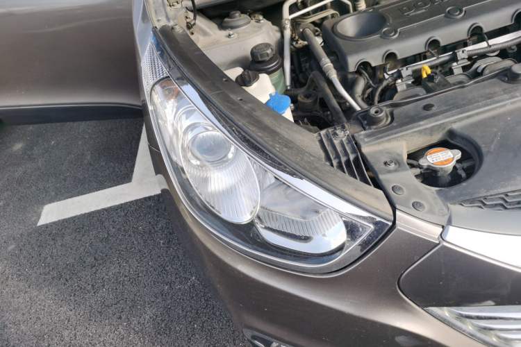 Used Hyundai ix35 2010 2.0L Automatic Two-Wheel Drive Elite Edition GLS Right Front Headlight