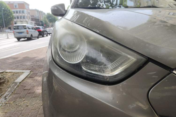 Used Hyundai ix35 2010 2.0L Automatic 4x4 Premium GLS Trim Right Front Headlight