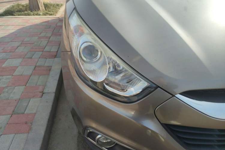 Used Hyundai ix35 2010 2.0L Automatic Two-Wheel Drive Elite Edition GLS Right Front Headlight