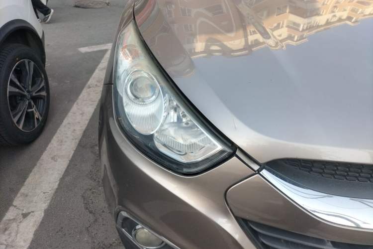 Used Hyundai ix35 2010 2.0L Automatic Two-Wheel Drive Elite Edition GLS Right Front Headlight