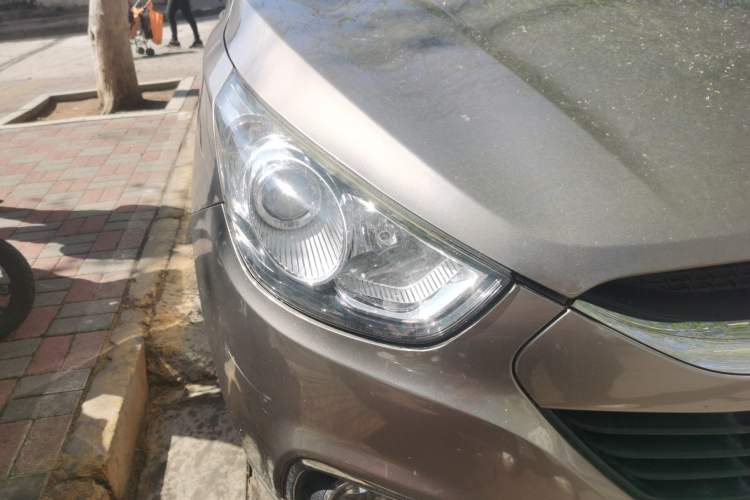 Used Hyundai ix35 2010 2.0L Automatic Two-Wheel Drive New Edition GL Right Front Headlight