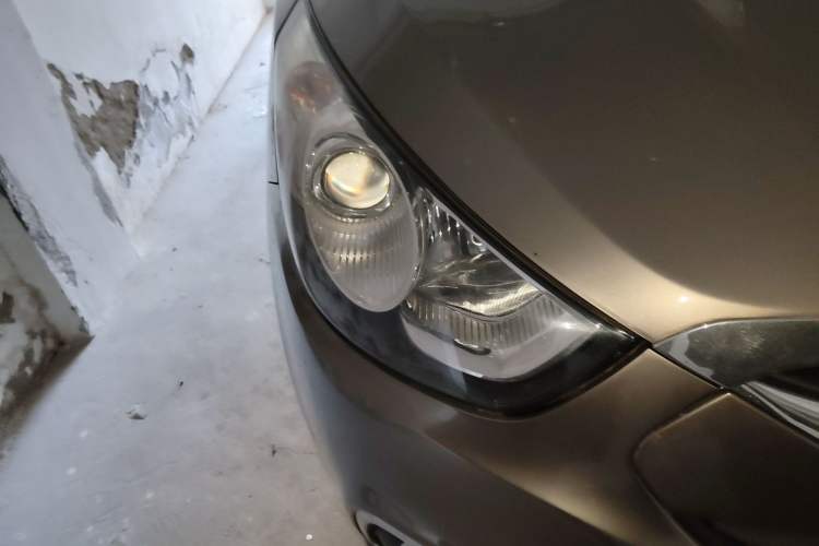 Used Hyundai ix35 2010 2.0L Automatic Two-Wheel Drive Elite Edition GLS Right Front Headlight