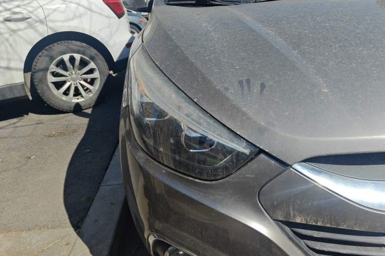 Used Hyundai ix35 2010 2.0L Automatic Two-Wheel Drive Elite Edition GLS Right Front Headlight