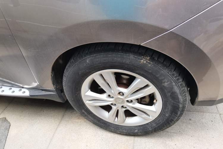 Used Hyundai ix35 2010 2.0L Automatic Two-Wheel Drive Elite Edition GLS Right Front Wheel Hub