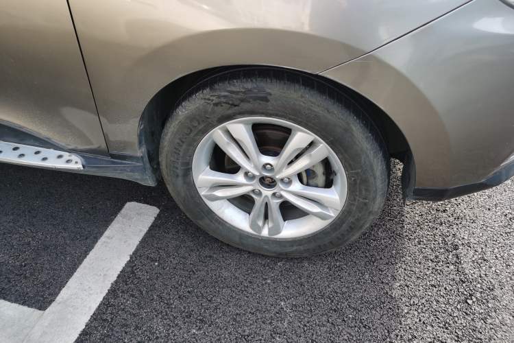 Used Hyundai ix35 2010 2.0L Automatic Two-Wheel Drive Elite Edition GLS Right Front Wheel Hub