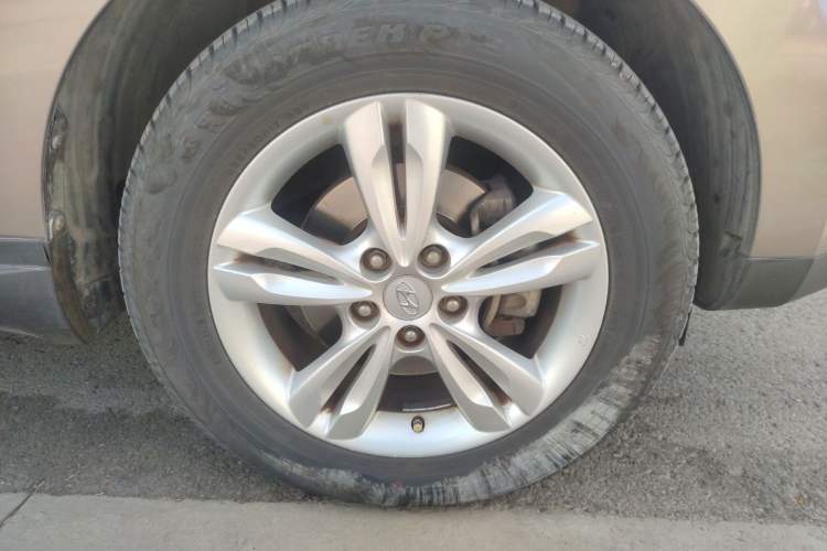 Used Hyundai ix35 2010 2.0L Automatic Two-Wheel Drive Elite Edition GLS Right Front Wheel Hub