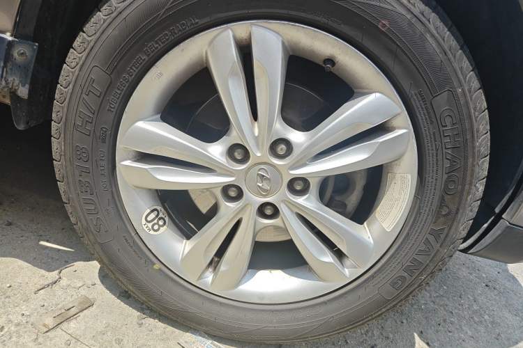 Used Hyundai ix35 2010 2.0L Automatic Two-Wheel Drive Elite Edition GLS Right Front Wheel Hub
