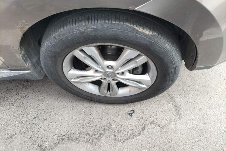 Used Hyundai ix35 2010 2.0L Automatic Two-Wheel Drive Elite Edition GLS Right Front Wheel Hub