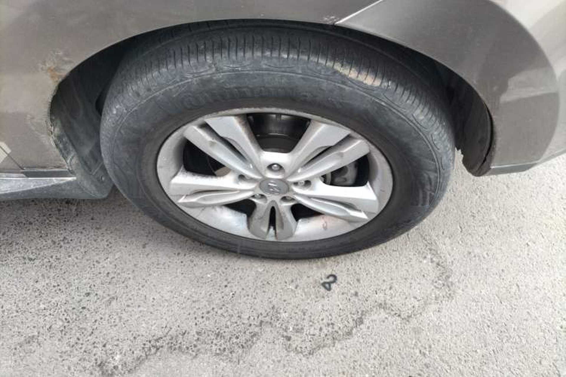 Used Hyundai ix35 2010 2.0L Automatic Two-Wheel Drive Elite Edition GLS Right Front Wheel Hub