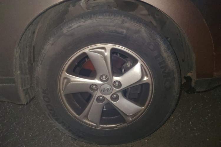 Used Hyundai ix35 2010 2.0L Automatic Two-Wheel Drive New Edition GL Right Front Wheel Hub