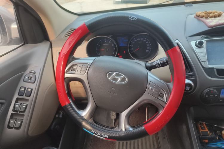 Used Hyundai ix35 2010 2.0L Automatic 4x4 Premium GLS Trim Steering Wheel