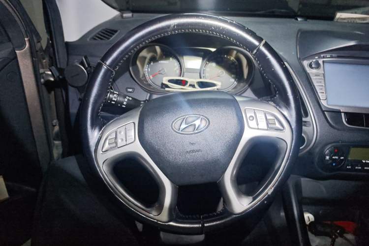 Used Hyundai ix35 2010 2.0L Automatic Two-Wheel Drive Elite Edition GLS Steering Wheel
