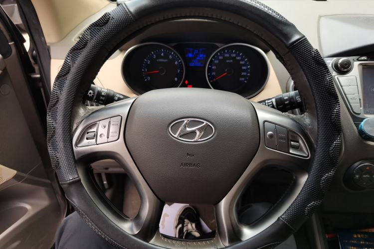 Used Hyundai ix35 2010 2.0L Automatic Two-Wheel Drive Elite Edition GLS Steering Wheel