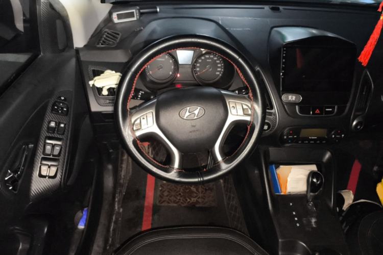 Used Hyundai ix35 2010 2.0L Automatic 4x4 Premium GLS Trim Steering Wheel