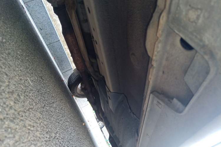 Used Hyundai ix35 2010 2.4L Automatic 2WD Prestige GLS Trim Chassis Front Left