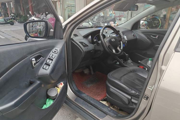 Used Hyundai ix35 2010 2.0L Automatic Two-Wheel Drive Elite Edition GLS Driver Seat