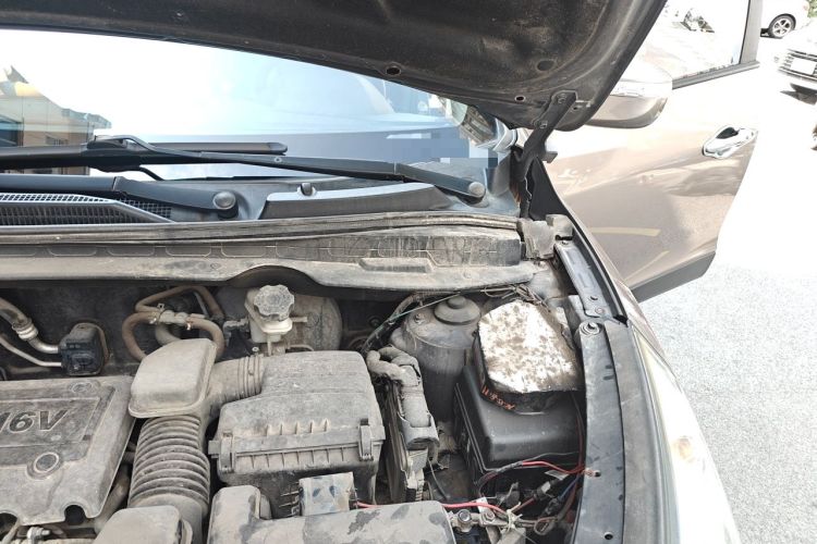 Used Hyundai ix35 2010 2.0L Automatic Two-Wheel Drive Elite Edition GLS Engine Bay Left
