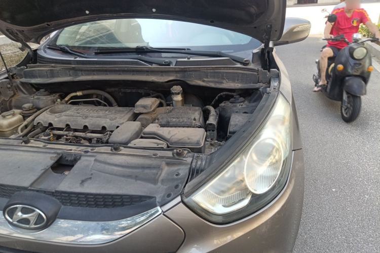 Used Hyundai ix35 2010 2.4L Automatic 2WD Prestige GLS Trim Engine Bay Left